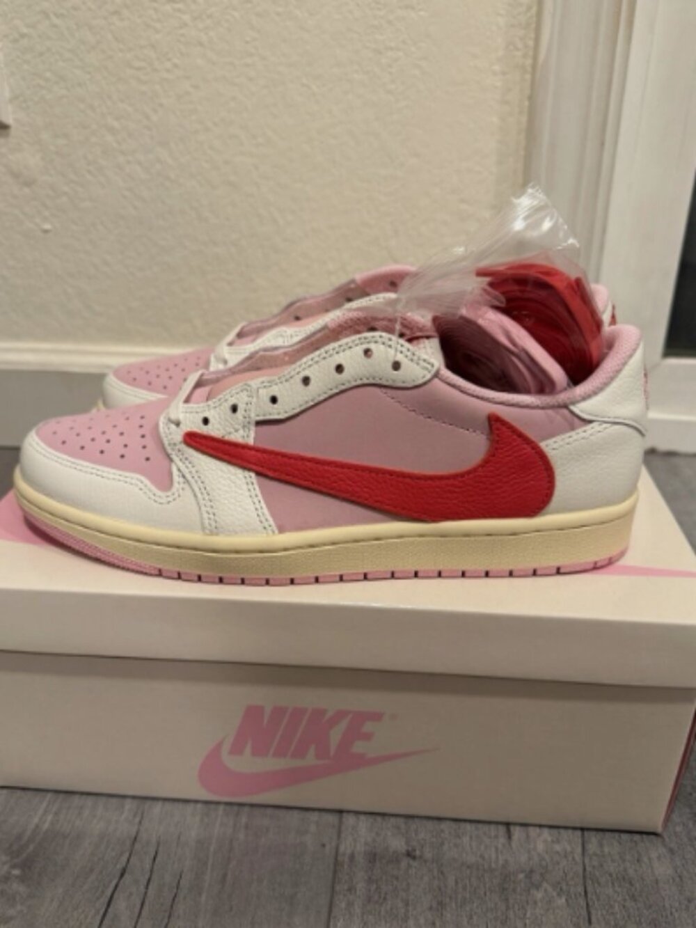 Travis Scott x Air Jordan 1 Retro Low OG 'Sail Tropical Pink' - Picture 2 of 5